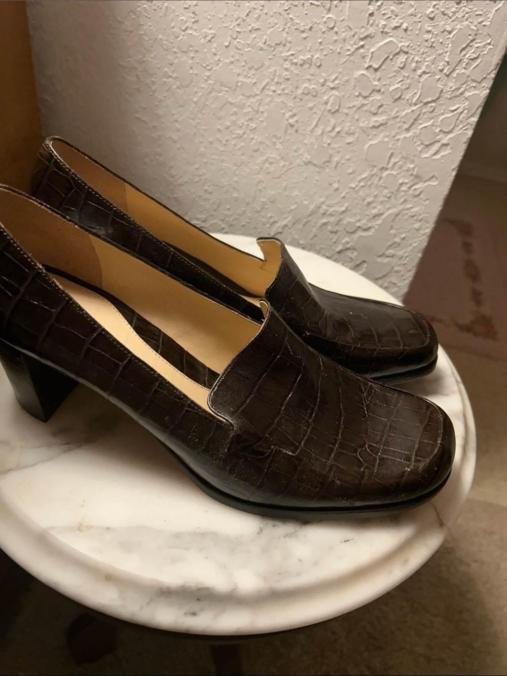 Women’s ANTONIO MELANI Dark Brown Croc-Embossed Slip-On Loafers. 10